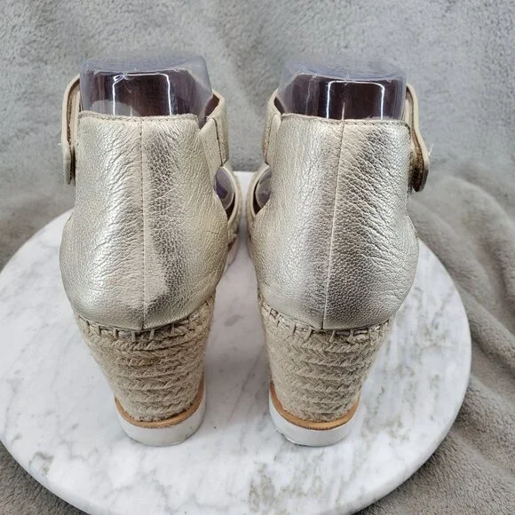 Kenneth Cole Shoes Womens Size 8.5 Gold Leather Elyssa Gentle Souls Sandals - Picture 5 of 9